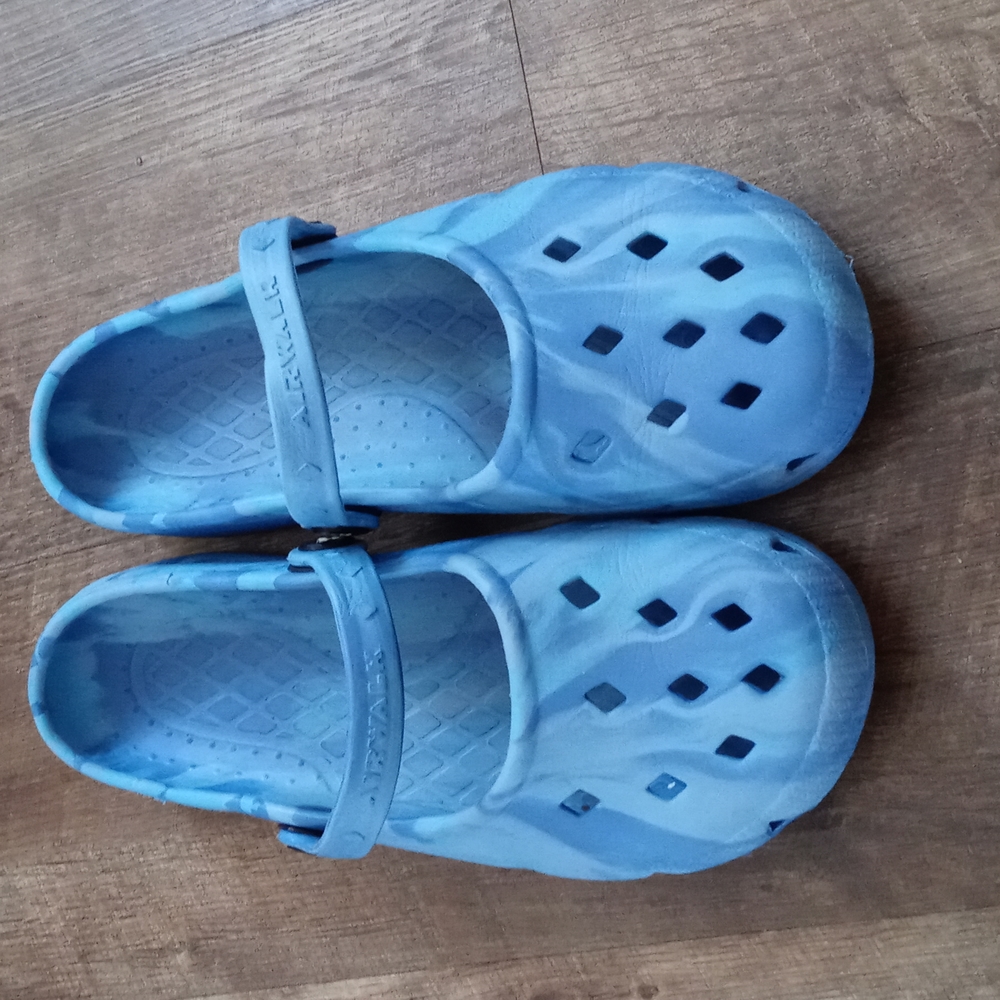 Airwalk tie dye blue classic croc size 7